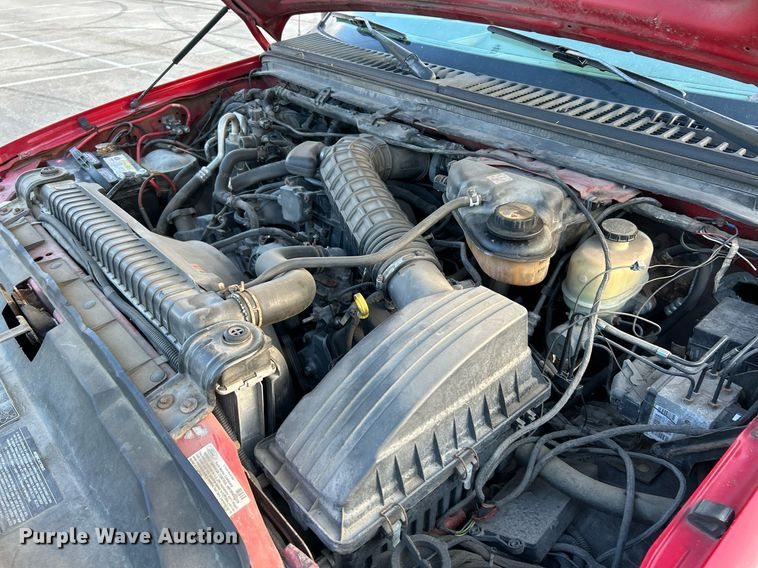 image for item NR9002 2005 Ford F450 Super Duty XL  Crew Cab flatbed truck