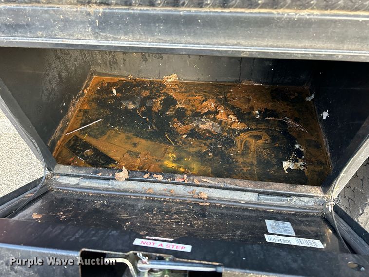 image for item NR9002 2005 Ford F450 Super Duty XL  Crew Cab flatbed truck