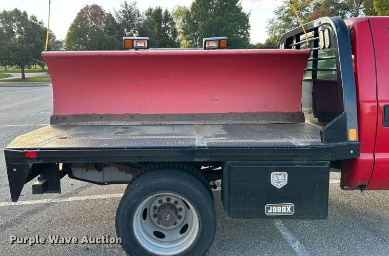 image for item NR9002 2005 Ford F450 Super Duty XL  Crew Cab flatbed truck