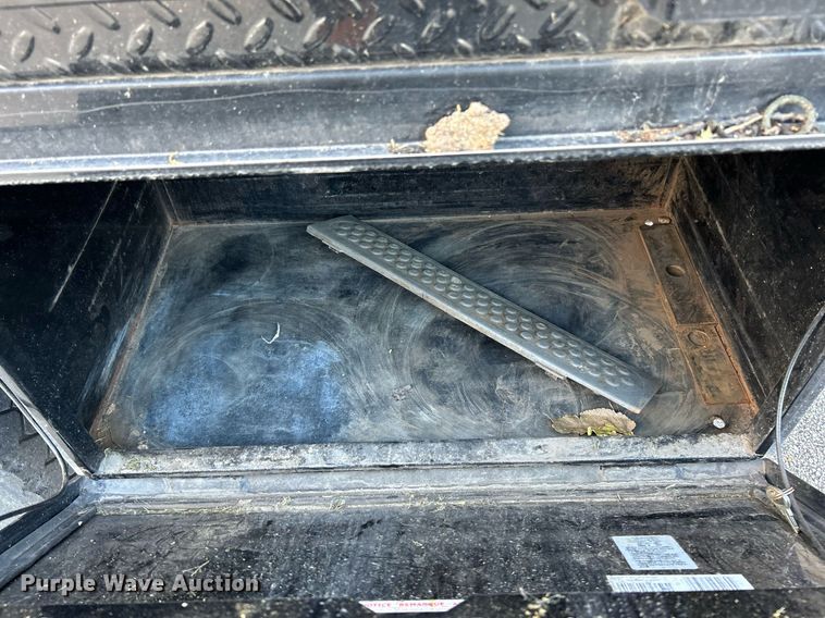 image for item NR9002 2005 Ford F450 Super Duty XL  Crew Cab flatbed truck