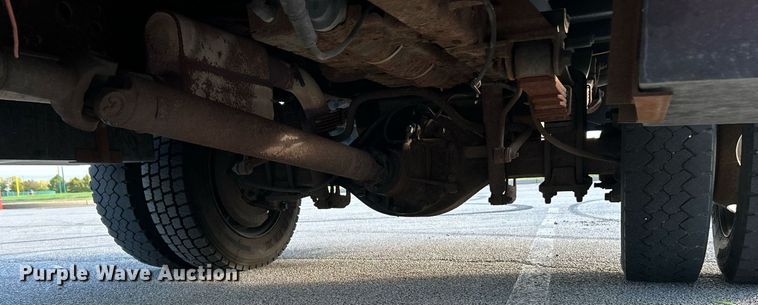 image for item NR9002 2005 Ford F450 Super Duty XL  Crew Cab flatbed truck