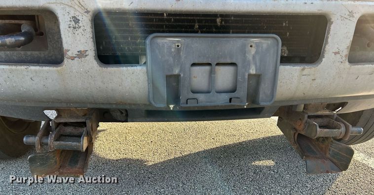 image for item NR9002 2005 Ford F450 Super Duty XL  Crew Cab flatbed truck