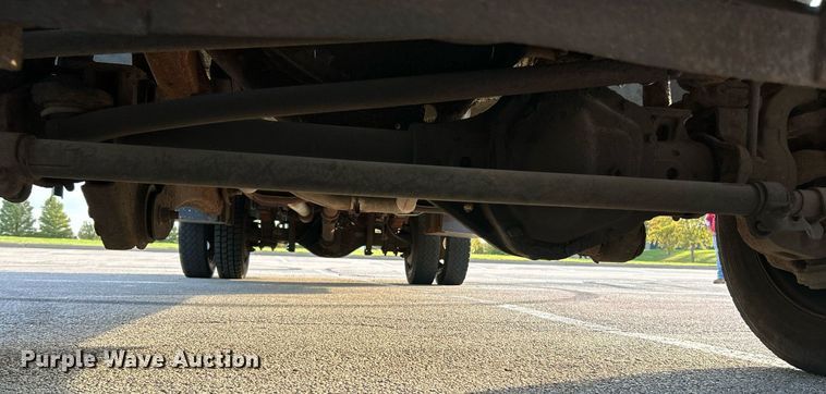 image for item NR9002 2005 Ford F450 Super Duty XL  Crew Cab flatbed truck