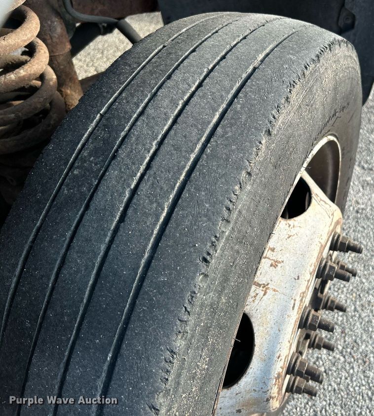 image for item NR9002 2005 Ford F450 Super Duty XL  Crew Cab flatbed truck