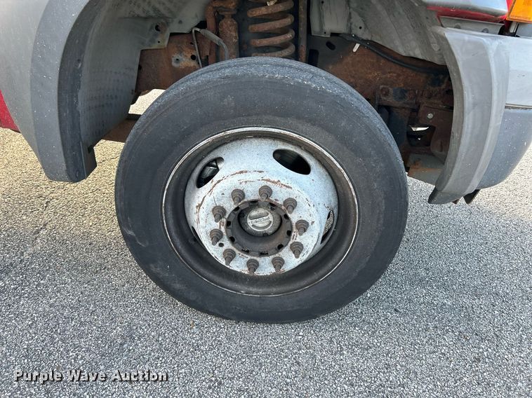 image for item NR9002 2005 Ford F450 Super Duty XL  Crew Cab flatbed truck