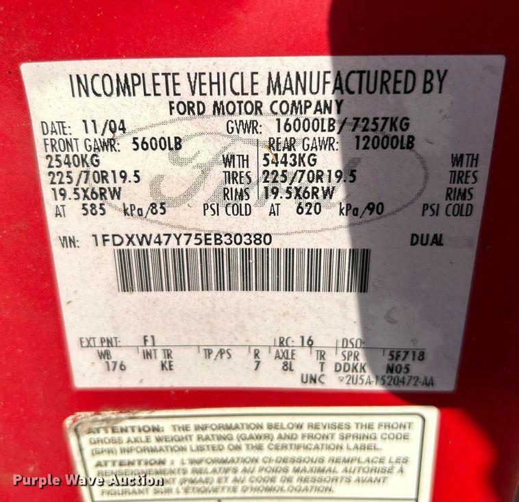 image for item NR9002 2005 Ford F450 Super Duty XL  Crew Cab flatbed truck