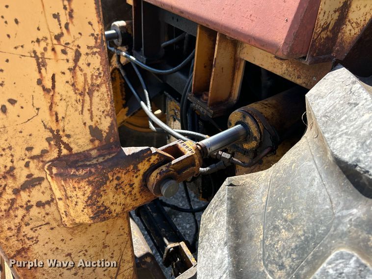 image for item NR9023 1986 Case 585E  forklift