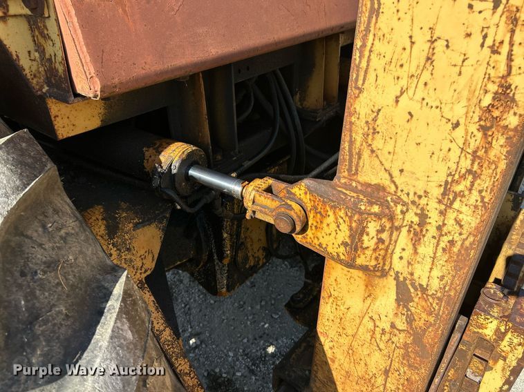 image for item NR9023 1986 Case 585E  forklift