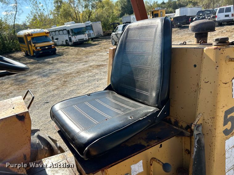 image for item NR9023 1986 Case 585E  forklift