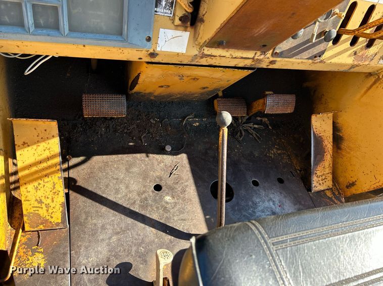 image for item NR9023 1986 Case 585E  forklift