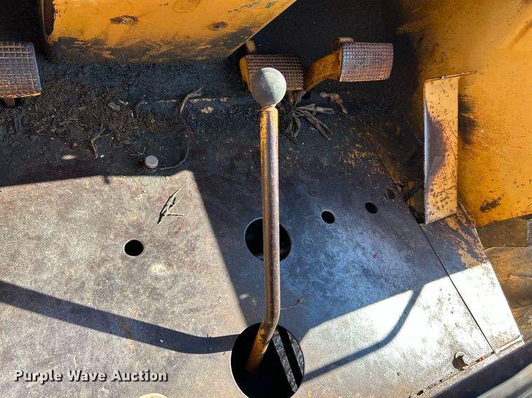 image for item NR9023 1986 Case 585E  forklift