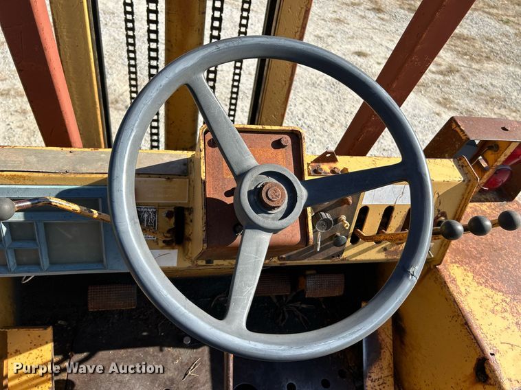 image for item NR9023 1986 Case 585E  forklift