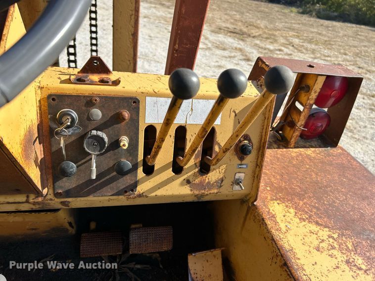 image for item NR9023 1986 Case 585E  forklift