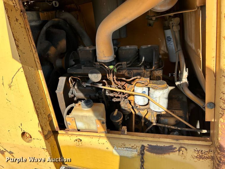 image for item NR9023 1986 Case 585E  forklift