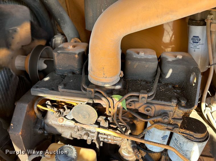 image for item NR9023 1986 Case 585E  forklift