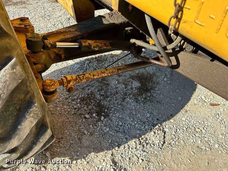 image for item NR9023 1986 Case 585E  forklift