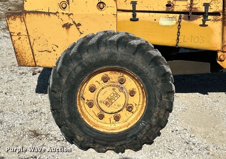 image for item NR9023 1986 Case 585E  forklift