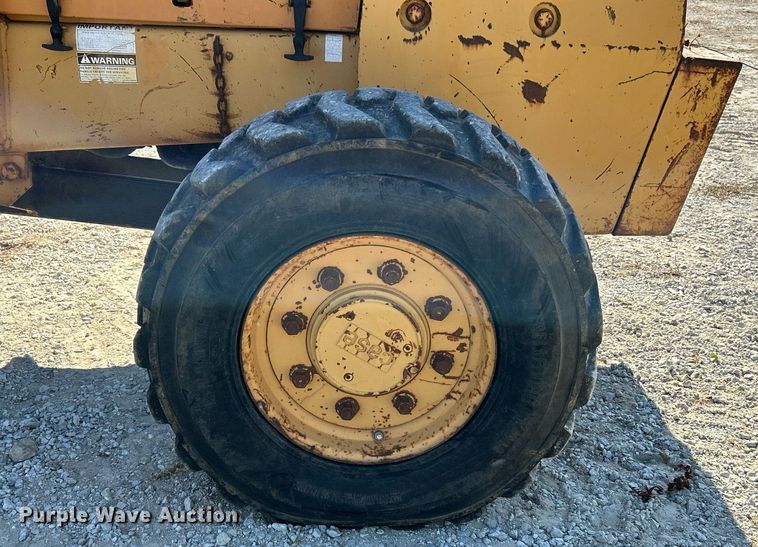 image for item NR9023 1986 Case 585E  forklift