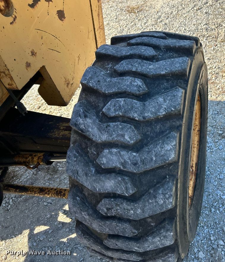 image for item NR9023 1986 Case 585E  forklift