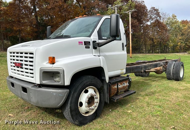 image for item NR9283 2006 GMC C7500  truck cab and chassis
