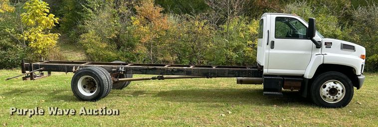 image for item NR9283 2006 GMC C7500  truck cab and chassis