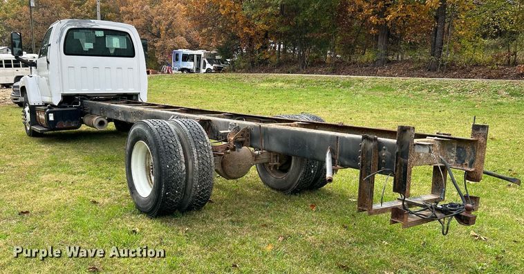 image for item NR9283 2006 GMC C7500  truck cab and chassis