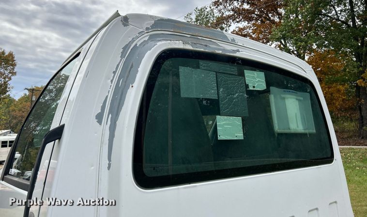 image for item NR9283 2006 GMC C7500  truck cab and chassis