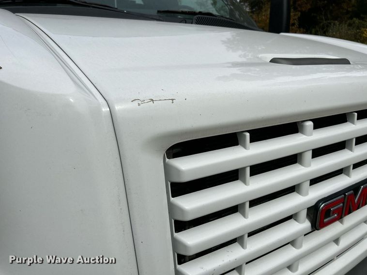 image for item NR9283 2006 GMC C7500  truck cab and chassis