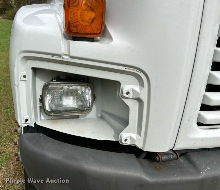 image for item NR9283 2006 GMC C7500  truck cab and chassis