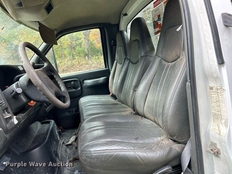 image for item NR9283 2006 GMC C7500  truck cab and chassis