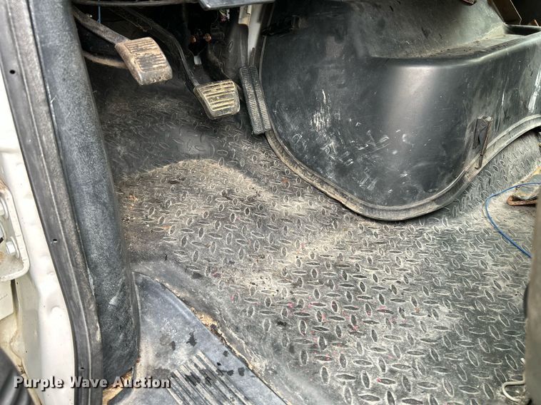 image for item NR9283 2006 GMC C7500  truck cab and chassis