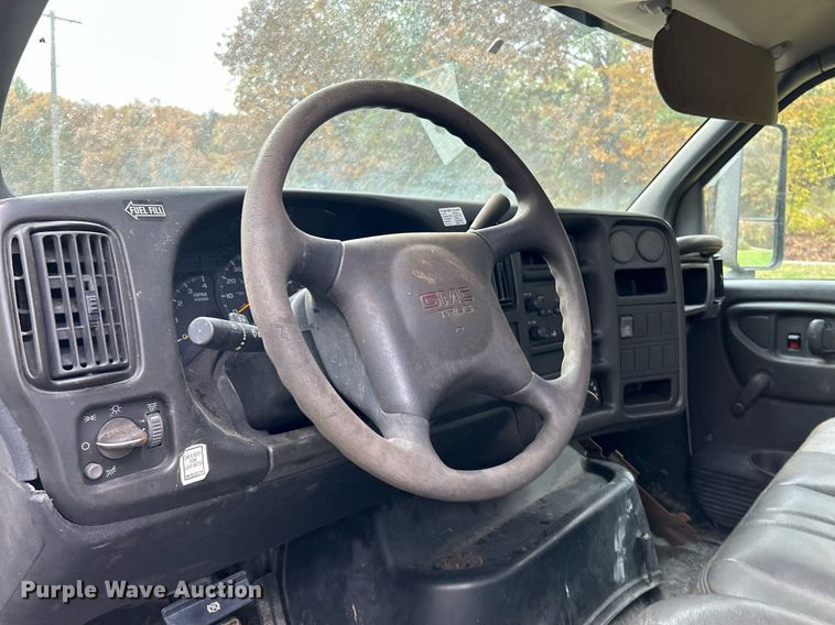 image for item NR9283 2006 GMC C7500  truck cab and chassis