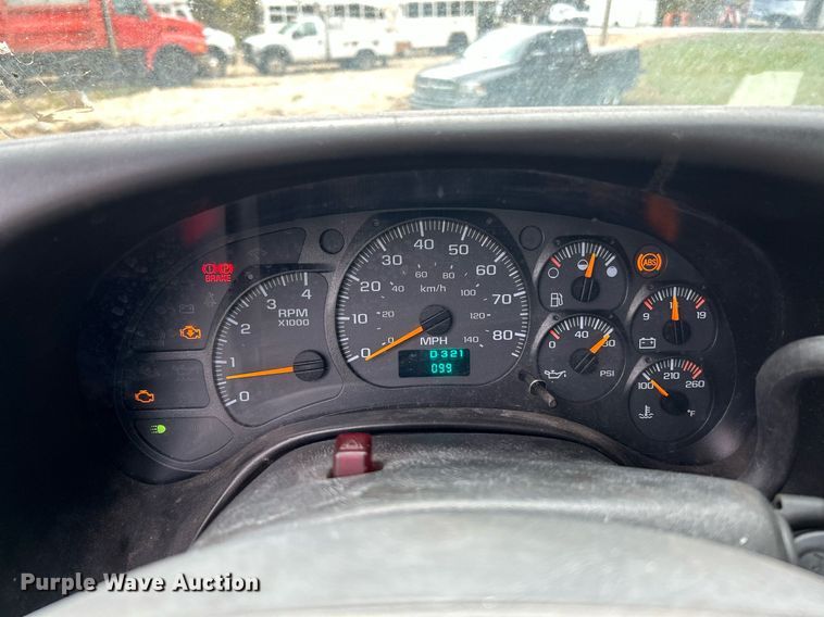 image for item NR9283 2006 GMC C7500  truck cab and chassis