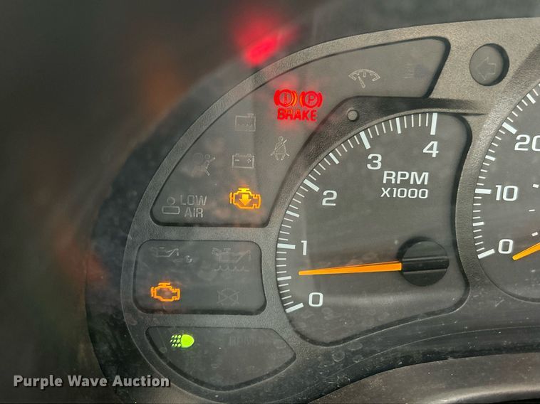 image for item NR9283 2006 GMC C7500  truck cab and chassis