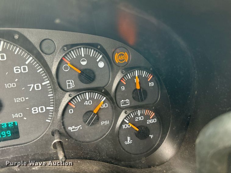 image for item NR9283 2006 GMC C7500  truck cab and chassis