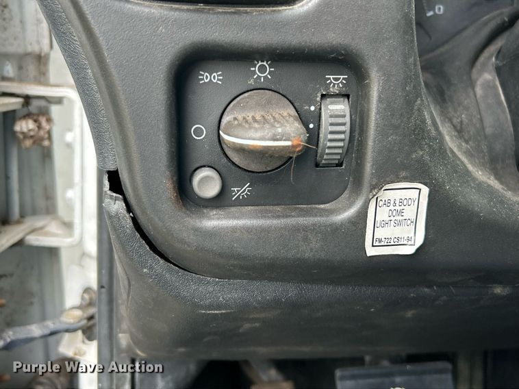 image for item NR9283 2006 GMC C7500  truck cab and chassis