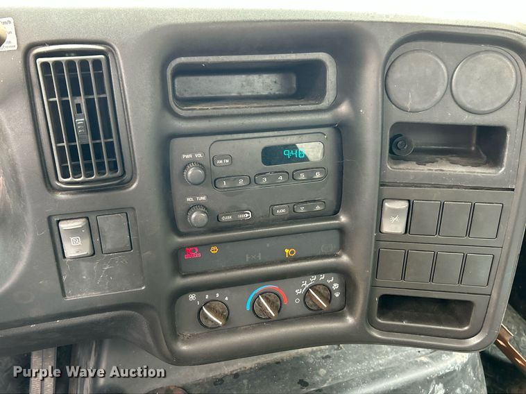 image for item NR9283 2006 GMC C7500  truck cab and chassis