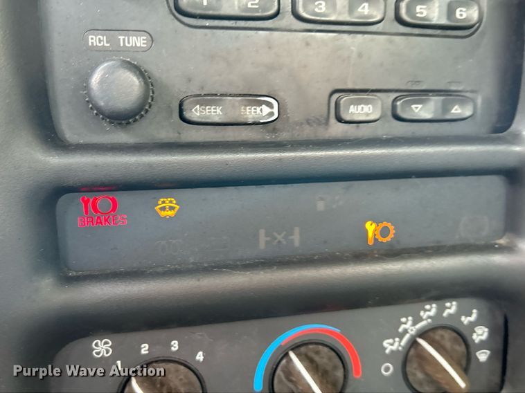 image for item NR9283 2006 GMC C7500  truck cab and chassis