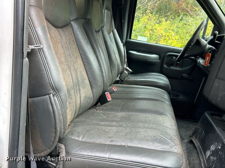 image for item NR9283 2006 GMC C7500  truck cab and chassis