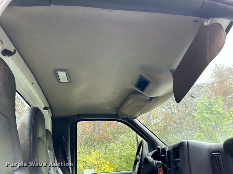 image for item NR9283 2006 GMC C7500  truck cab and chassis