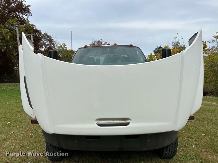 image for item NR9283 2006 GMC C7500  truck cab and chassis