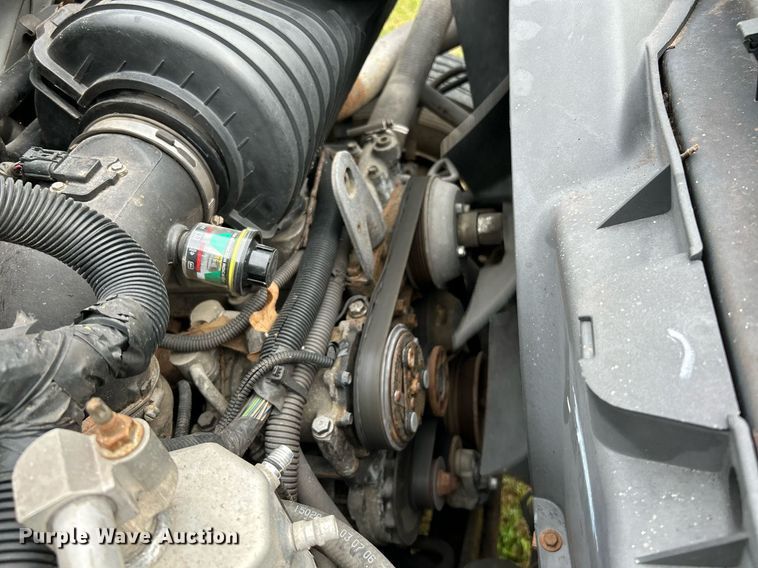 image for item NR9283 2006 GMC C7500  truck cab and chassis