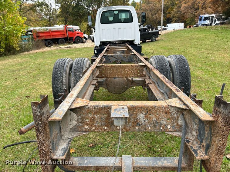 image for item NR9283 2006 GMC C7500  truck cab and chassis