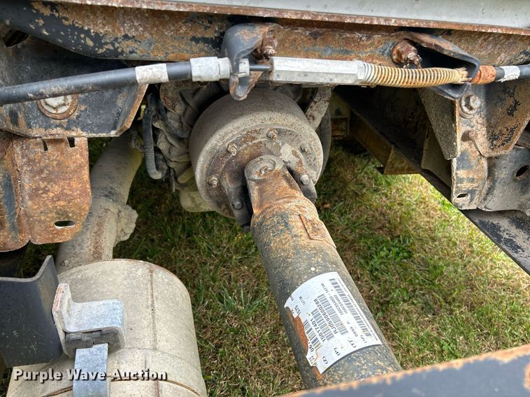 image for item NR9283 2006 GMC C7500  truck cab and chassis