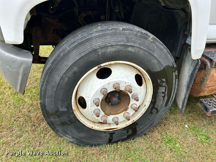 image for item NR9283 2006 GMC C7500  truck cab and chassis