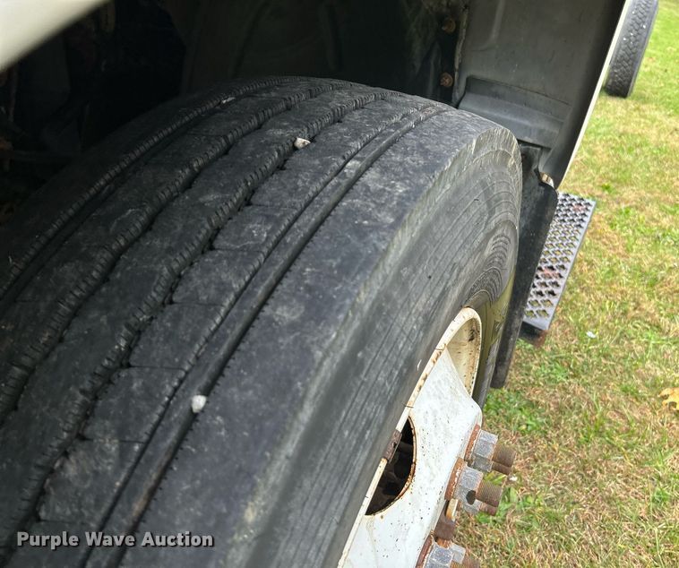 image for item NR9283 2006 GMC C7500  truck cab and chassis