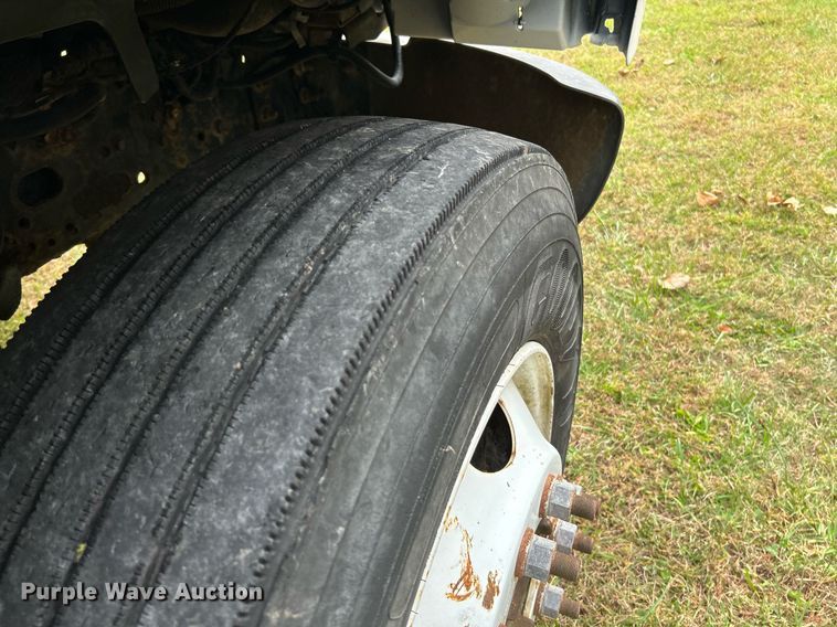 image for item NR9283 2006 GMC C7500  truck cab and chassis