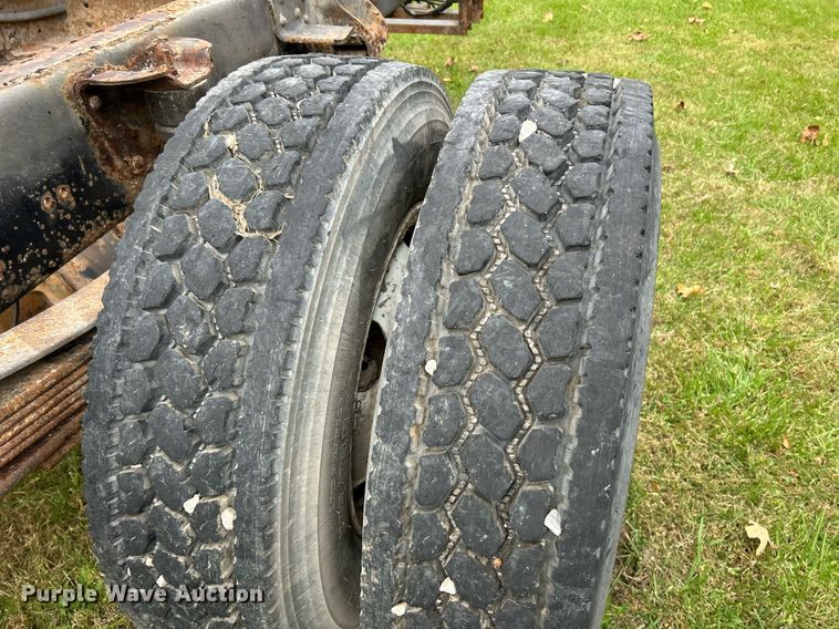 image for item NR9283 2006 GMC C7500  truck cab and chassis