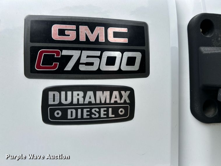 image for item NR9283 2006 GMC C7500  truck cab and chassis