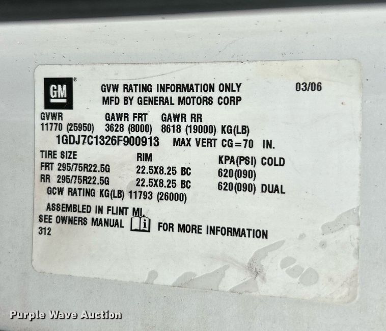 image for item NR9283 2006 GMC C7500  truck cab and chassis